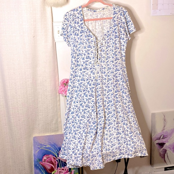 Dresses & Skirts - 🌷Pretty🌷White & Blue Floral Lace Up Short Sleeve Dress Plus